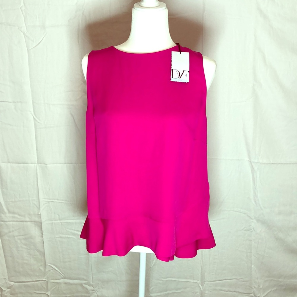 Gorgeous Diane Von Furstenberg sleeveless blouse